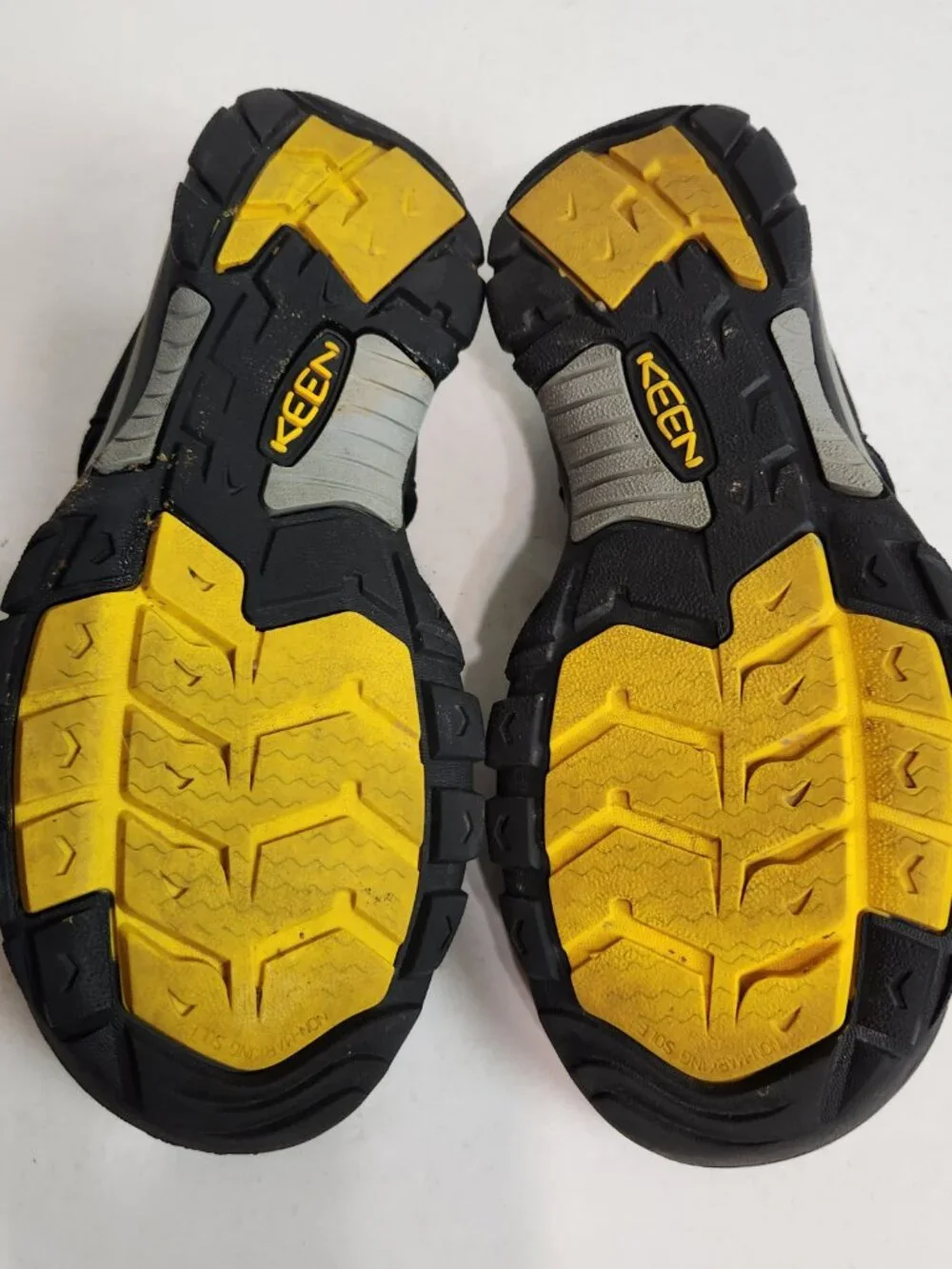 KEEN Newport H2 Sandals Black Style 1001907 Men Size 10.5 Preowned excellent